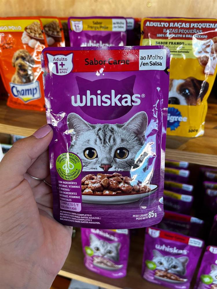 Sachê Whiskas sabor carne ao molho para gatos adultos